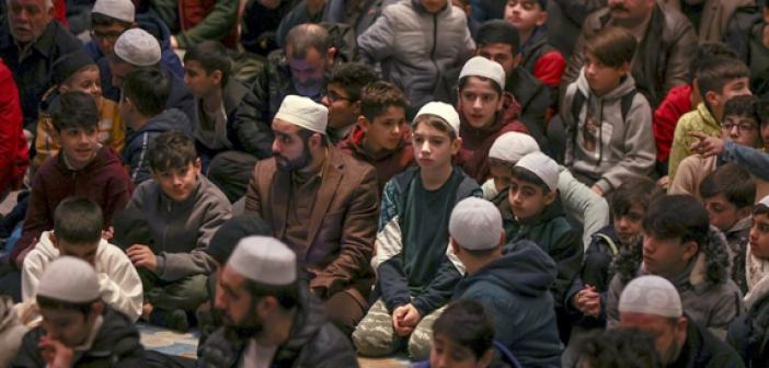 Gençler Sabah Namazında Camiye Akın Etti