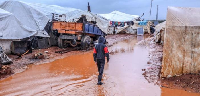 İdlib'deki Şiddetli Yağışta Bazı Kampları Su Bastı