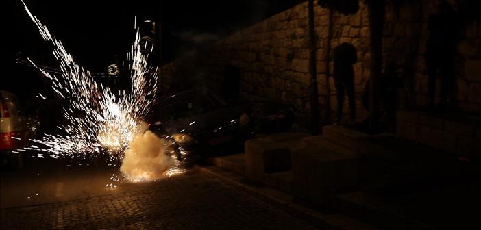 İsrail Polisi Mescid-i Aksa'ya Sığınan Müslümanlara Ses Bombası ve Kauçuk Mermiyle Saldırdı