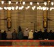 Farklı Mezhepten Bir İmama Uyarak Namaz Kılınabilir mi?