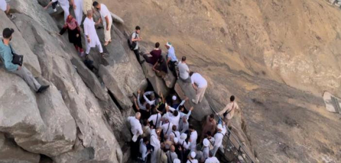 Hacı Adayları Hira Mağarası'nı Ziyaret Ediyor