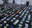 Namaz Kılan Birinin Önünden Geçmek Günah mı?
