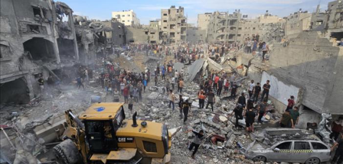 İsrail, Gazze'deki Cibaliya Mülteci Kampı'nı Vurdu: En Az 100 Kişi Hayatını Kaybetti