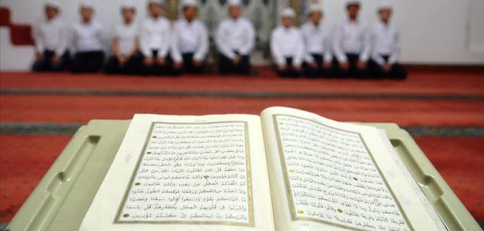https://www.islamveihsan.com/wp-content/uploads/2023/12/kuran-mushaf-halinde-yazilmistir-193625.jpg