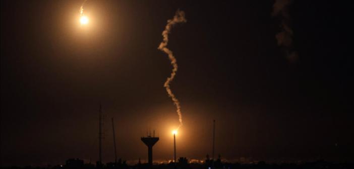 İsrail'in Gazze'ye Gece Boyunca Düzenlediği Saldırılarda En Az 80 Filistinli Öldürüldü