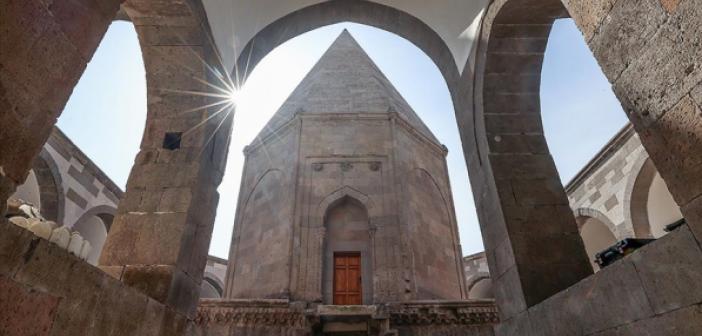 Yaklaşık 700 Yıllık Köşk Medrese Kültür ve Sanat Merkezi Olarak Hizmet Verecek