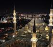 İstanbul'daki Camiler Mahyalarla Süsleniyor