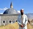 Van Kalesi'nin Zirvesindeki Camiden Ezan Sesini Duyurmak İçin Her Gün Binlerce Adım Atıyor